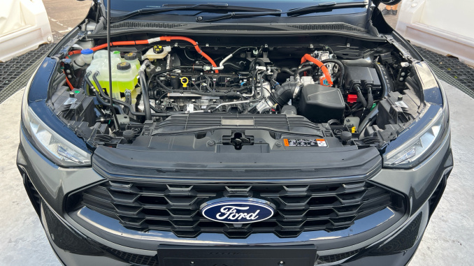 Ford Kuga 2.5 FHEV ST-Line X Black Package 5dr CVT Hybrid Estate - Image 8